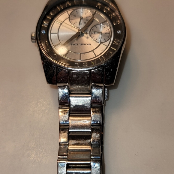 Women's Mk watch - Picture 7 of 8